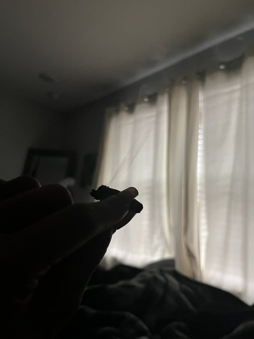 smoking during thunderstorms >>> https://t.co/wmDXLHjbXJ