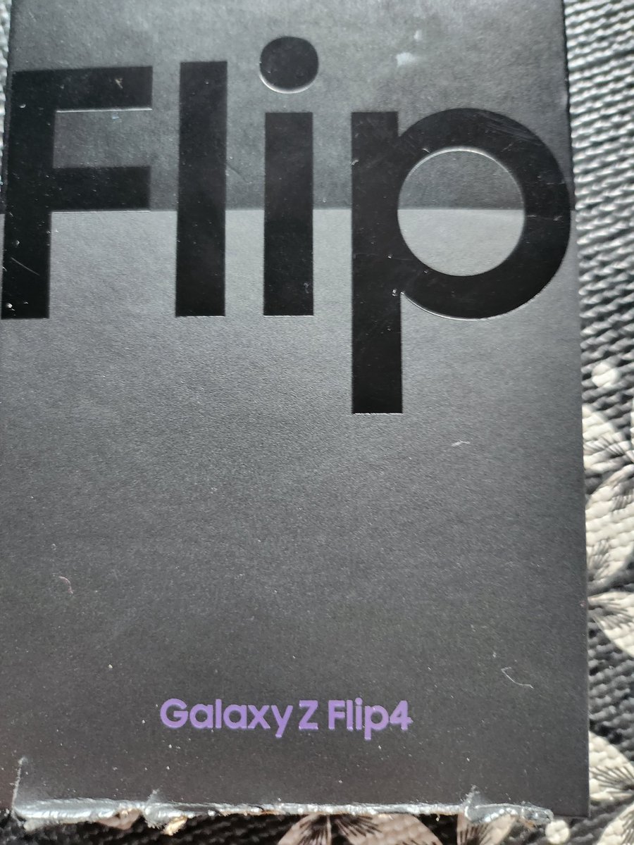 mgrossel67's tweet photo. Vend 
Galaxy z flip 4 lavande (valeur 1109)
128 GO
En très bon état 
Avec chargeur (valeur 25€)
Avec 2 coques également 
Acheté chez boulanger en novembre 2022
Encore sous garantie facture à l'appuie 
Très résistant 
Charge rapide 
Mini écran lorsqu'il est plié 
6.7 pouces https://t.co/9toeY7tGWu