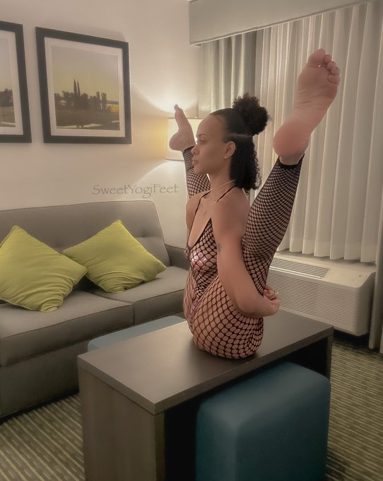 Some feet for your Friday babes 👣😻   #soles #prettyfeet  #milf #sensual #yogababe #nsfwcontent #naturalbody<a href="/tag/soles"class="tags">#soles</a><a href="/tag/prettyfeet"class="tags">#prettyfeet</a><a href="/tag/feet"class="tags"><span>#feet</span></a><a href="/tag/panties"class="tags"><span>#panties</span></a><a href="/tag/bi"class="tags"><span>#bi</span></a><a href="/tag/prettygirl"class="tags"><span>#prettygirl</span></a><a href="/tag/yogagirl"class="tags"><span>#yogagirl</span></a><a href="/tag/milf"class="tags"><span>#milf</span></a>