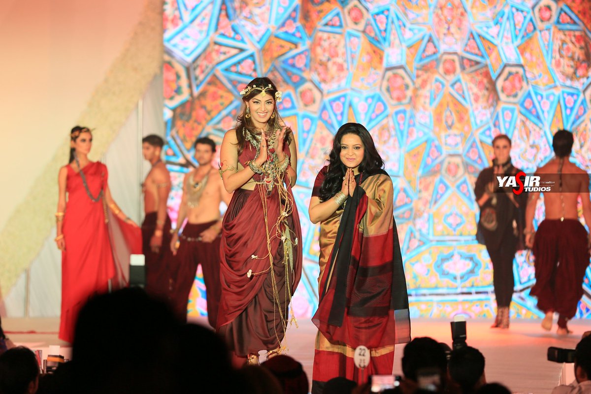 Memories from past ❤️

#gr8womenamaze The 7th GR8 Women Awards International 2017 #19thapril #dubai #rodaalbustan #baqaa #shashiranjan #anurajan #anushkaranjan  #sunainajain #handmadeart #rajasthanart #silverjewelery #oldtrible