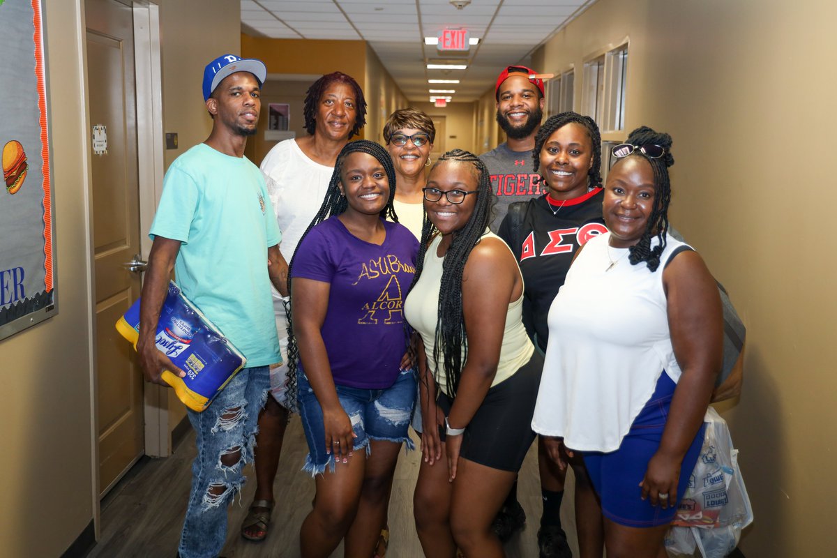 AlcornStateU's tweet photo. 2023 Move In Day...Welcome to Alcorn, Class of '27!
#BraveBeginnings23 #AlcornMVN23 https://t.co/l43FtuAJ7Q