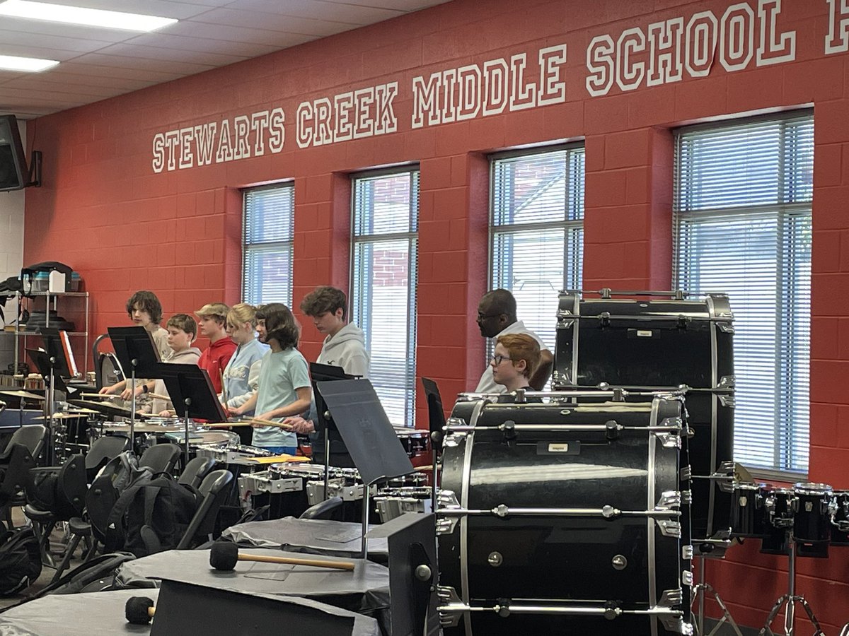 scmsband's tweet photo. We had a special guest in the percussion section today! @Principal_Murry
#scmsband https://t.co/OAW7xAORq5