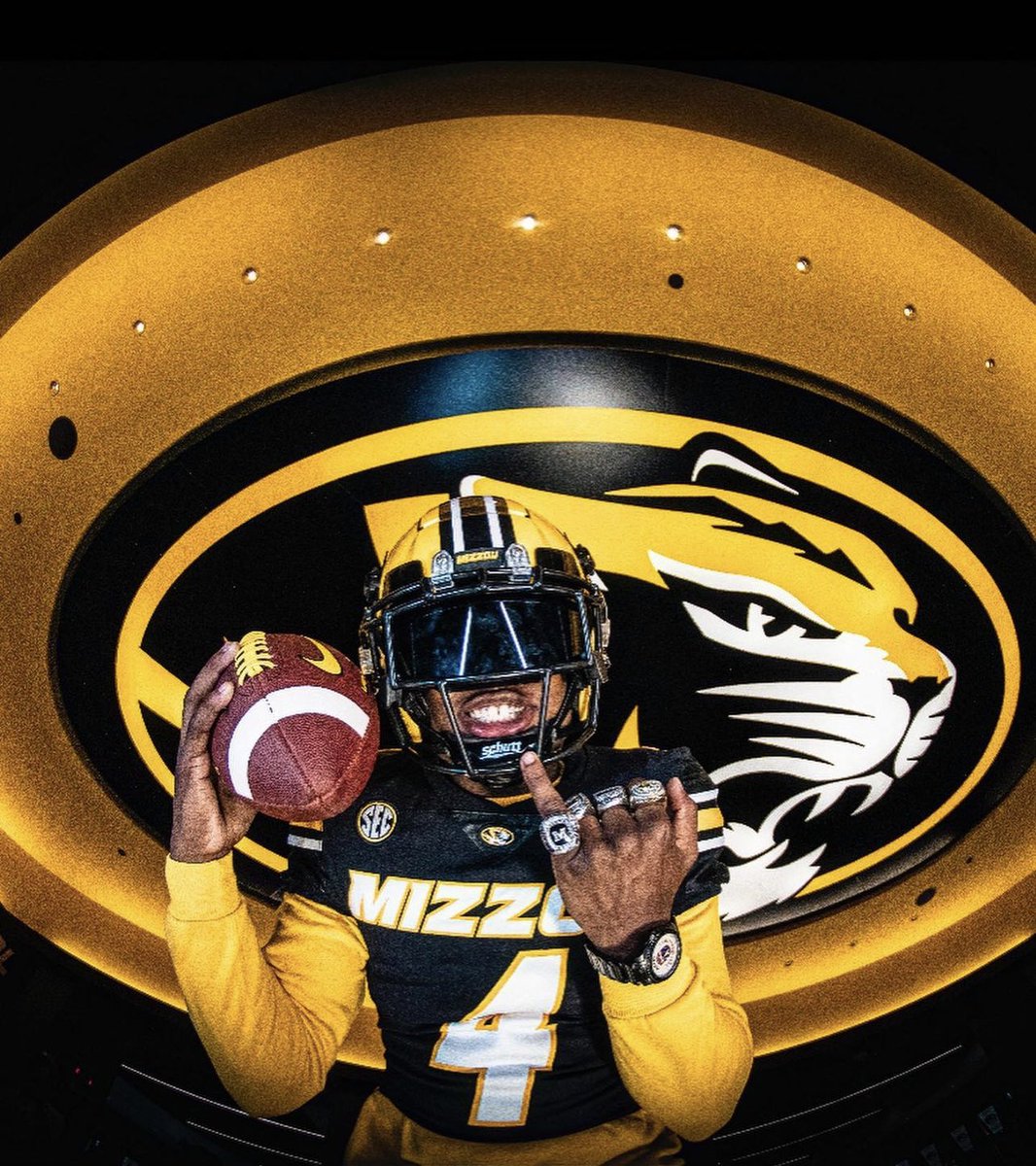 TrueMIZTigers's tweet photo. RT if you are excited for Dre Kirkpatrick to commit to Mizzou!

@KirkpatrickDre #MIZ https://t.co/pyPUsTHfu4