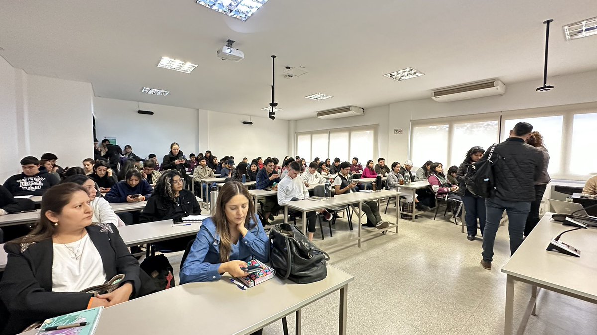 UcasalOficial's tweet photo. 🟠 Arrancaron los talleres del Congreso Joven 2023 en UCASAL. 

#UCASAL #CJ23 #ConstruíTuHistoria https://t.co/SKJb3qgPXd