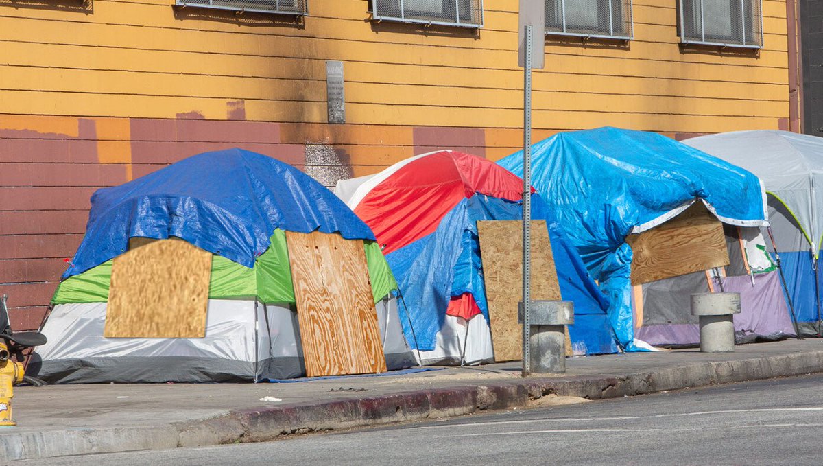 Californians Prepare For Hurricane By Nailing Plywood Boards Onto Their Tent Flaps buff.ly/3E0npef