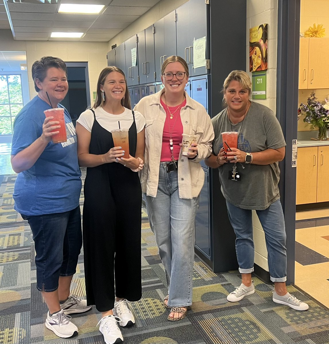 BrandeeStaud's tweet photo. We enjoyed our yummy drinks from the Healthy Hideout this morning! It was the perfect way to start our Fri-YAY! 🙌🏻 @Hamilton_RV https://t.co/yzLxOITtjp