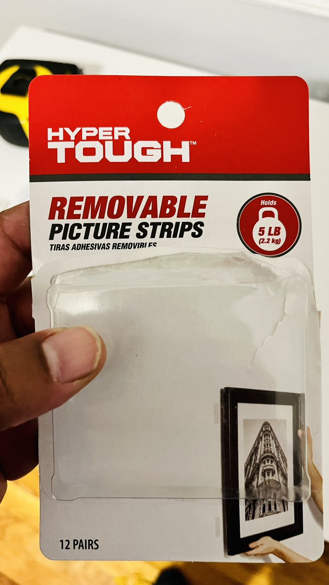 crillmatic_'s tweet photo. If you want to hang framed photos/artwork but don’t want to put holes in th walls of your home that you rent/own, these are the way to go. #homeownerchronicles https://t.co/b3fDBDP4CA