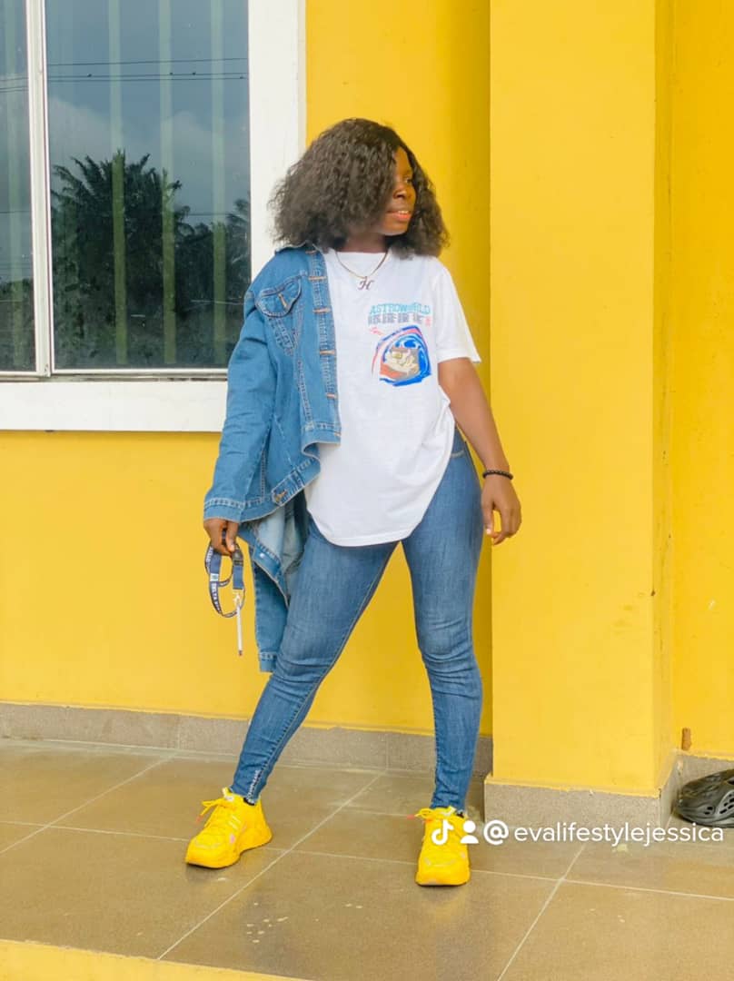 QuinnEva6's tweet photo. Hy buddies, I want to officially introduce myself😁😁. My name is Jessica please , and hand air cares, basically what we use from head to toe, for both men and women😁. I am now ur go-to girl on anything cosmetics😉. Can I be ur personal beauty shopper??😉😉 https://t.co/aUteWdObzQ