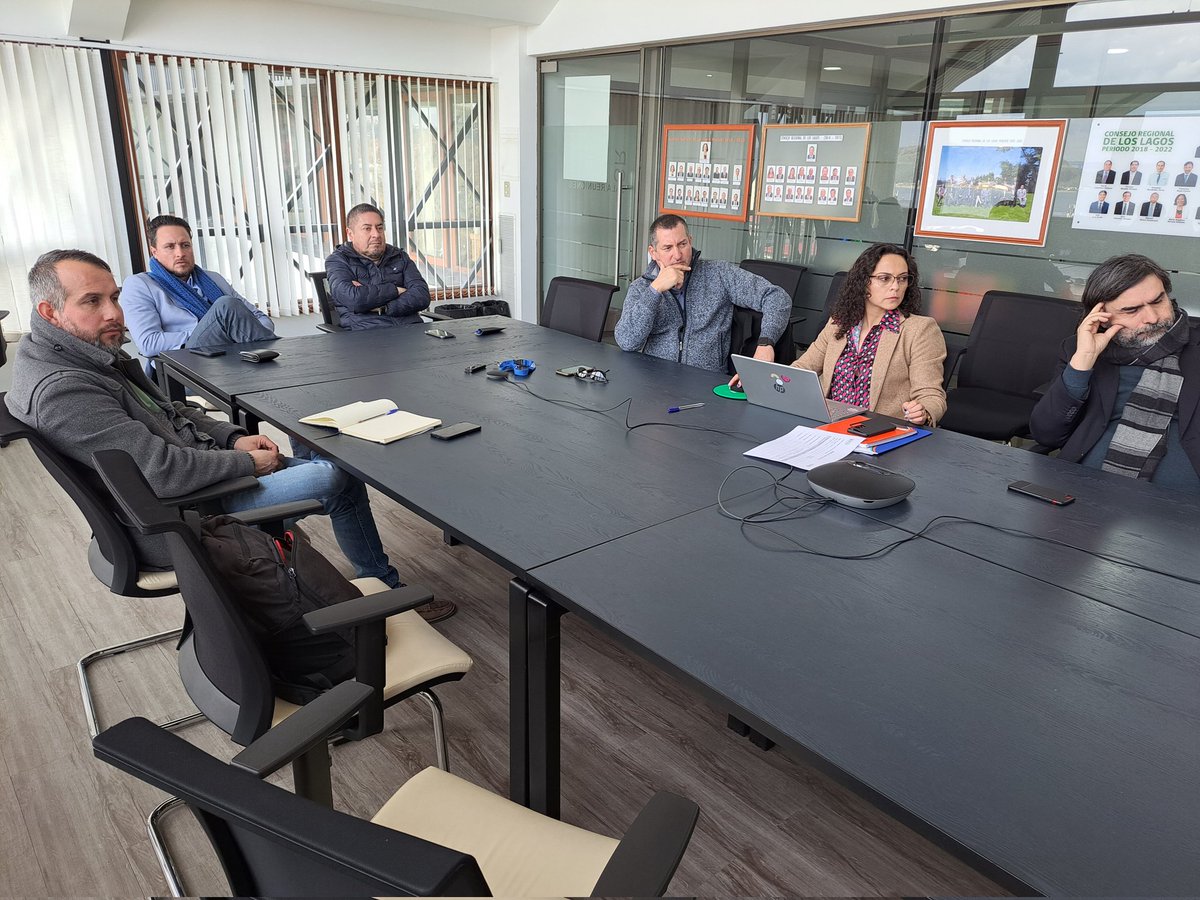 core_los_lagos's tweet photo. La Comisión de Salud del #CORELosLagos se reúne con el @SSDelReloncavi con la finalidad de abordar la visión estratégica del desarrollo oncológico en la región de Los Lagos. https://t.co/0pmWbfdhsE