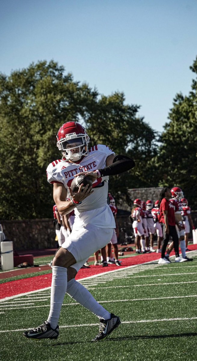 West Aurora Football (@wablackhawkfb) on Twitter photo ๐จALUMNI UPDATE๐จ
Good luck to <a href="/Matt13Brown/">Matt Brown</a> w/ <a href="/GorillasFB/">Pitt State Football</a> this season!
#WAFootballAlumni
#DBD
#BlackhawkBuilt ๐จALUMNI UPDATE๐จ
Good luck to <a href="/Matt13Brown/">Matt Brown</a> w/ <a href="/GorillasFB/">Pitt State Football</a> this season!
#WAFootballAlumni
#DBD
#BlackhawkBuilt