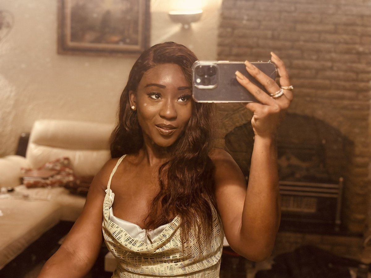TheFredaLee's tweet photo. Here’s to turning 29 and being fine🥳💚 https://t.co/kT2lwpEpTD