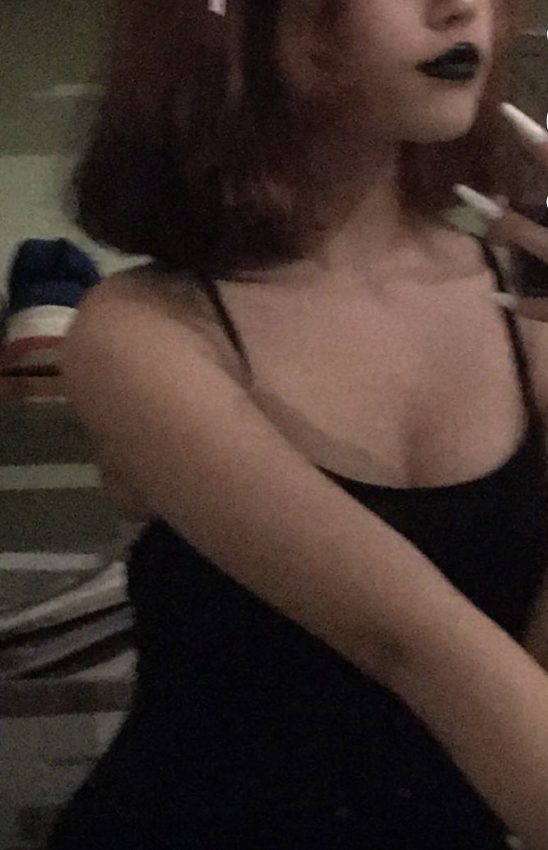 TheisDomi's tweet photo. aucun soumis pour se soir ? déçu moi qui voulais en insulter je suis tjr dispo dans mes dm offrande obligatoire #moneyslaves #moneyslavefrance #soumis #domina #dominante https://t.co/CtbNX0IDNa