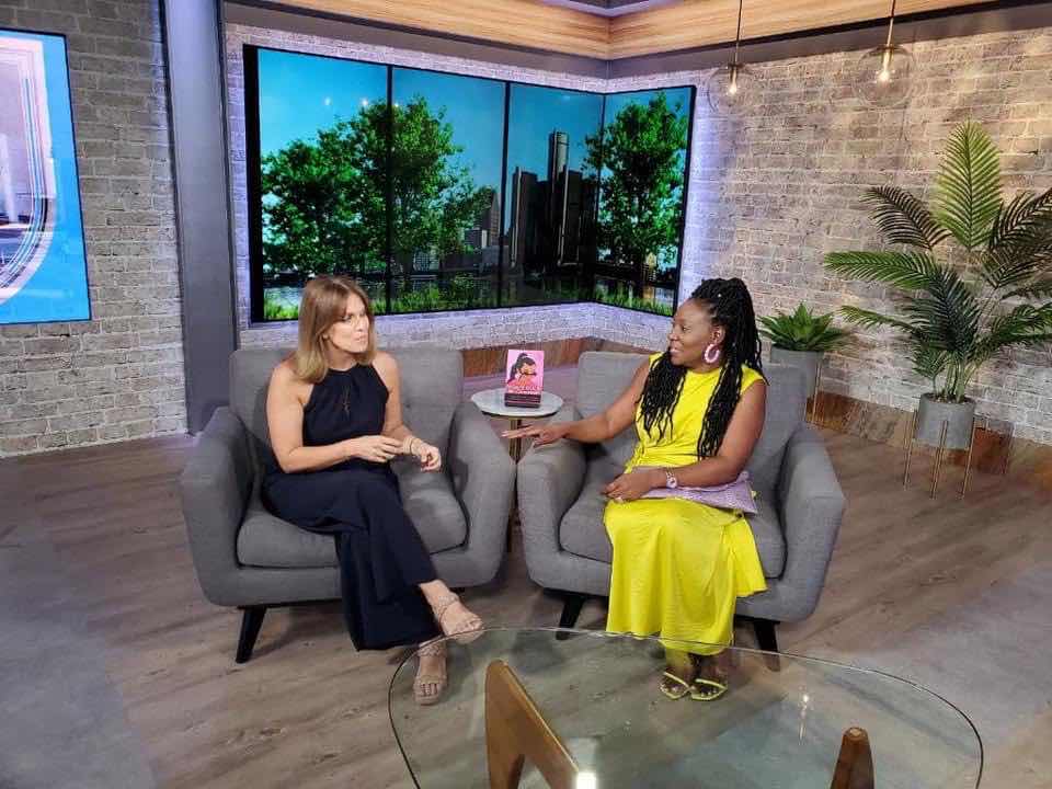 Behind the scenes. Such a great conversation 💕 Fox2 Detroit @FOX2News 🤗 Join the Upcoming 5-Day training. 👇🏻 Aug 21 ✨ Seats are limited. bizboo.st/karwanna #SmallBusiness #Millionaire #Growth #Coach #Challenge #GovernmentContracting #Finance