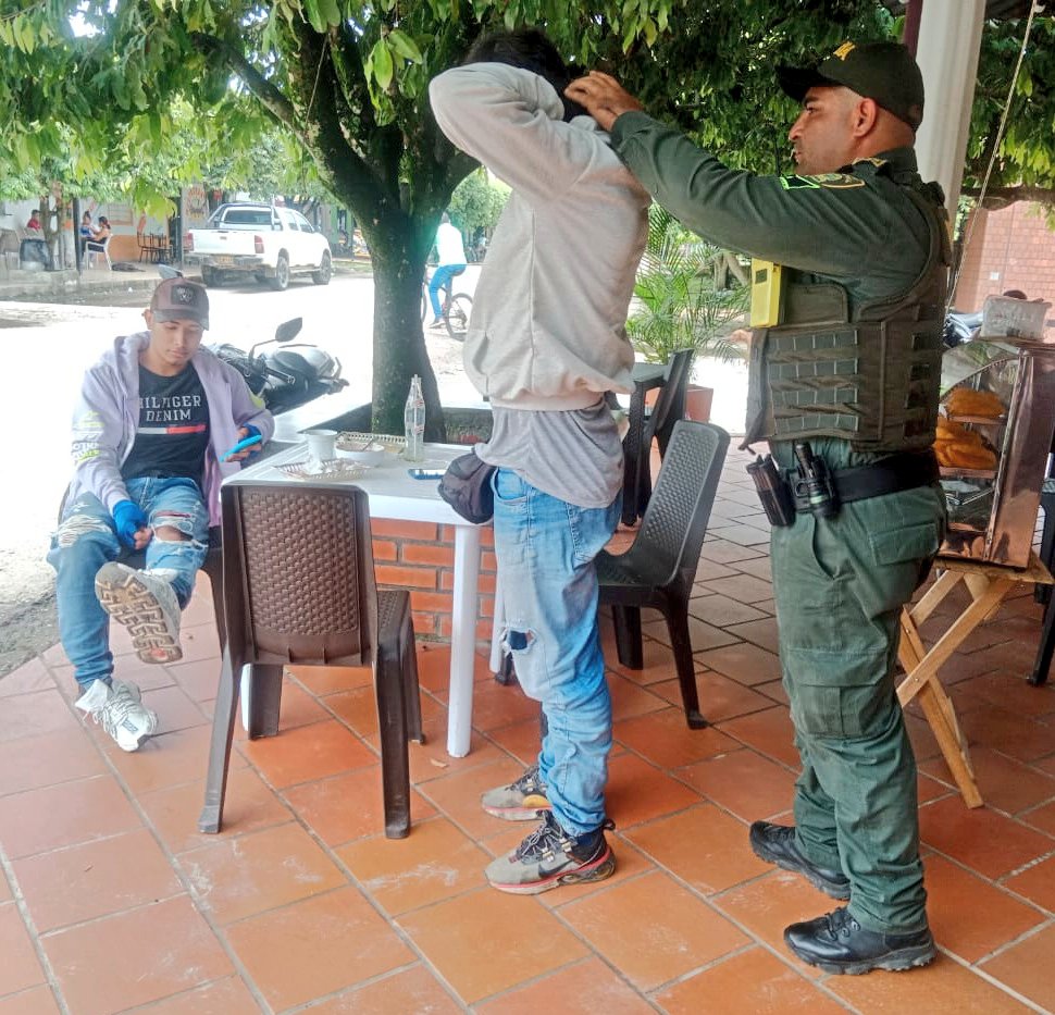 PoliciaDEMAM's tweet photo. Estamos realizando acciones de prevención, control, disuasión, solicitud de antecedentes y registro a personas con el fin de contrarrestar el delito en todas sus modalidades. #SeguridadEnElTerritorio https://t.co/yBNiPxlsVj