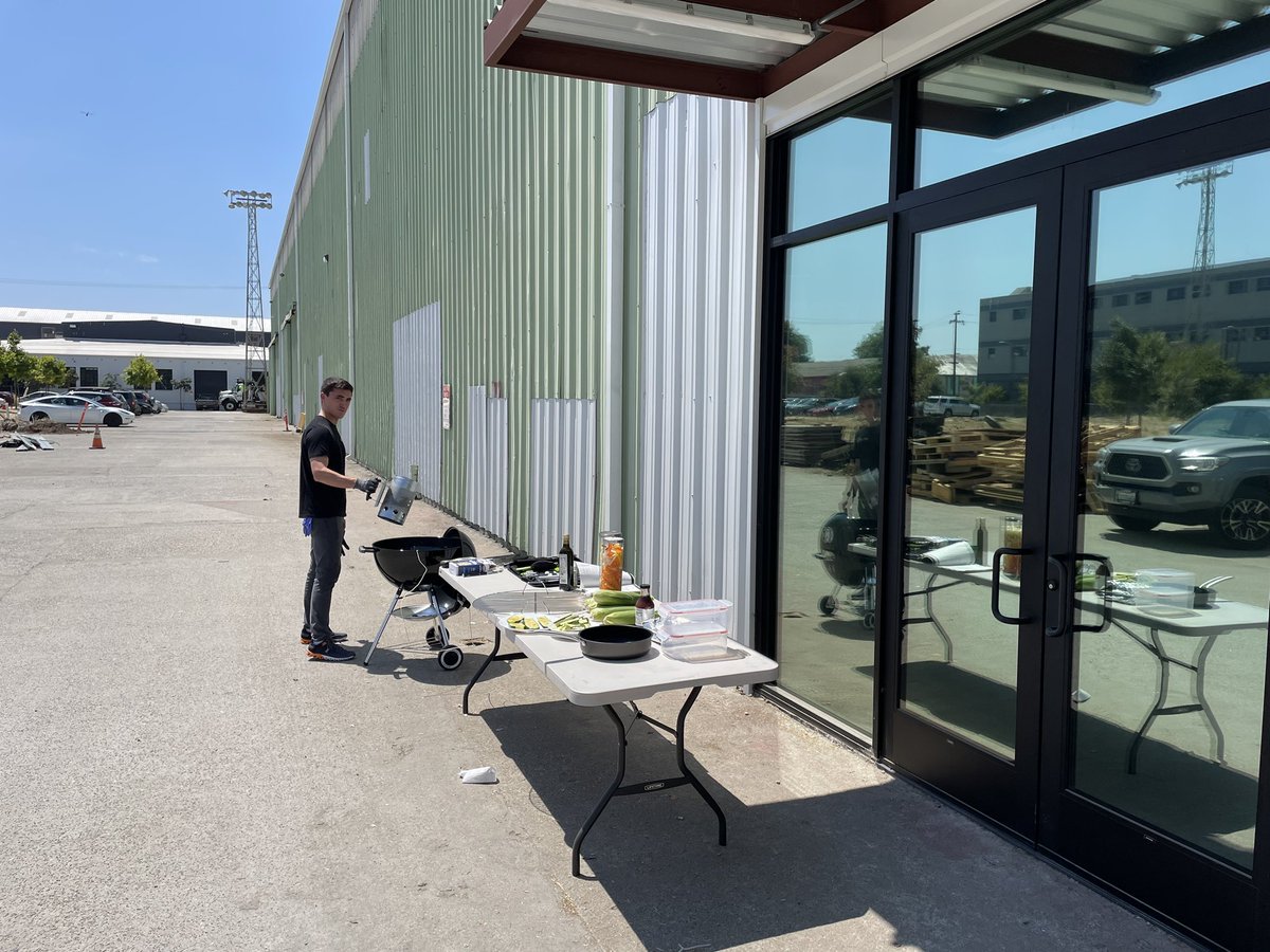 We don’t just like playing with hot stuff in the lab! <a href="/kevinabush/">Kevin Bush</a> busy at the grill for Friday <a href="/Molten_Ind/">Molten Industries</a> BBQs. 

Only grillmaster I know who uses a k-type thermocouple with a handheld meter to optimize. Of course he switches it from C to F 😂