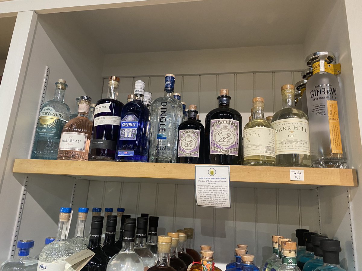 GrifDen's tweet photo. @DingleWhiskey always great to see Dingle Gin on the shelf even in a wee town on Cape Cod, Massachusetts. https://t.co/cKuwMKNe5J
