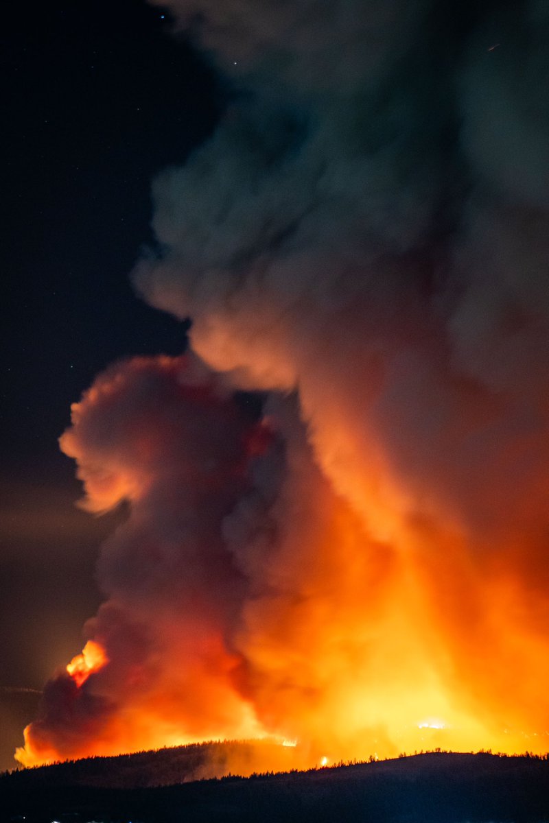Heartbreaking moments from the Kelowna fires.

#Kelowna #Kelownafire #kelownafires #BCfires #BCWildfire #Columbia #wildfires #wildfire #BC #Canada