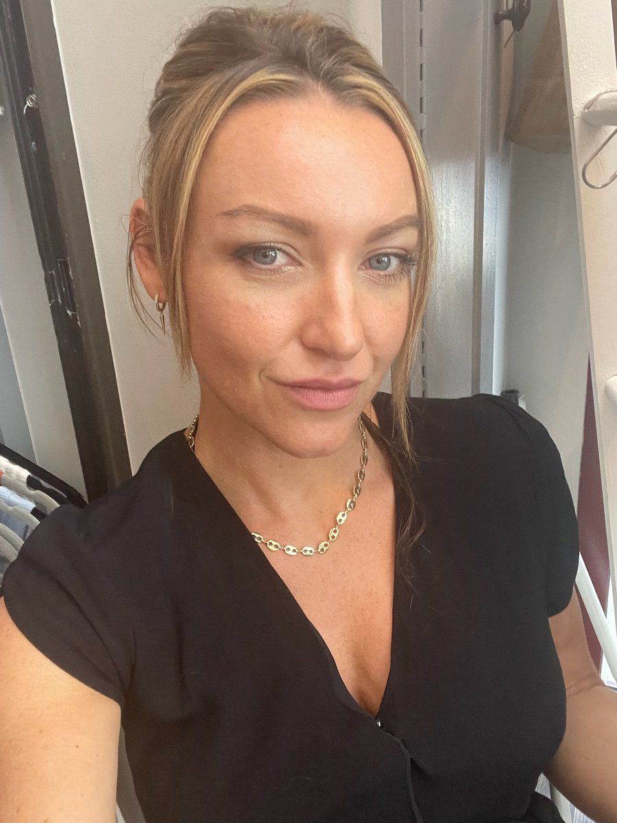 EMarie2222's tweet photo. TGIF!!! Happy end to another long work week. Keeping things pretty casual for today's work meetings. What would you do to try and get me to pop the button on this top?
#lookintomyeyes #blueeyegirl #blueeyes #cleavage https://t.co/oMGHawo2S9