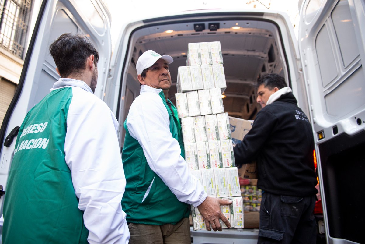⏺️| DONACIÓN A LA CRUZ ROJA ARG.

La Cámara de Diputados y <a href="/APLCongreso/">APL</a> realizaron una donación de alimentos y artículos de limpieza a la <a href="/CruzRojaArg/">CruzRojaArgentina</a> para colaborar con la ayuda a las familias afectadas por el temporal en la provincia de Buenos Aires.

#40AñosDemocraciaSiempre