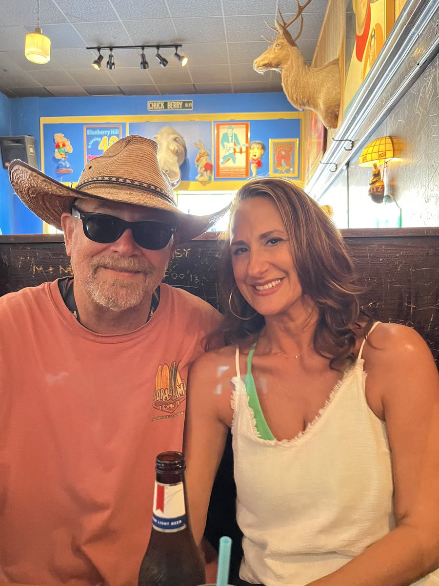 LarryInMissouri's tweet image. @finebaum I reckon I’ve had worse days than hanging out with beautiful women, Pawwwwllll🤷🏼‍♂️…THEY AIN’T PLAYED NOBODY, PAWWWWWLLLL #BackWhereItBegan #BlueberryHill #IFoundMyThrill @BlueberryHillMO