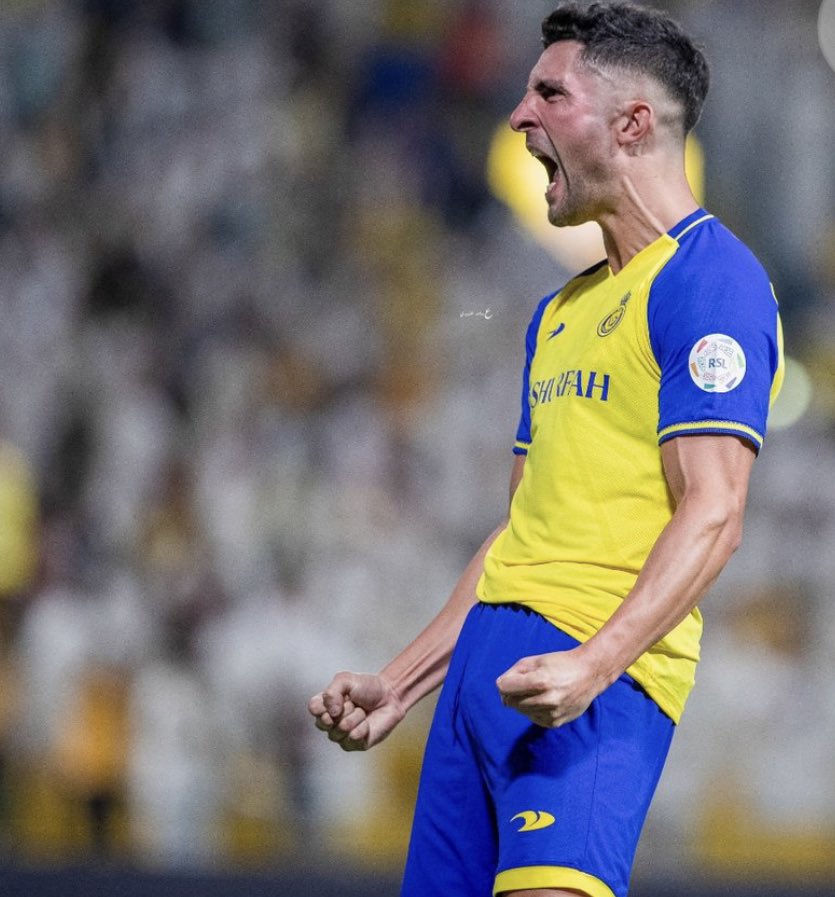#النصر_التعاون اعتقد ان الاهداف كلها اخطاء دفاعية السؤال الأن من الذي انهى عقد الفاروا 
اخطاء ادارية للأسف