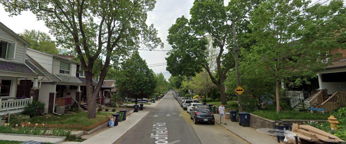 jeffwismer's tweet photo. @WallStreetSilv Oh look, an entire street built in 1920 in Toronto of similar size homes with no garages. People seem to have managed this housing crisis. https://t.co/hXgPHL7xoD