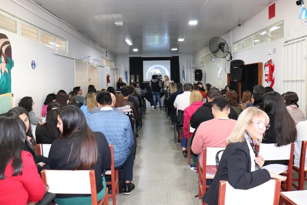 Sé el cambio que quieres ver en el mundo.

Está frase describe el espíritu de cada encuentro y decisión que tomamos en la Dirección de Superior.

En Bella Vista, realizamos el 1er encuentro zonal donde trabajamos para mejorar nuestras propuestas formativas y de investigación.