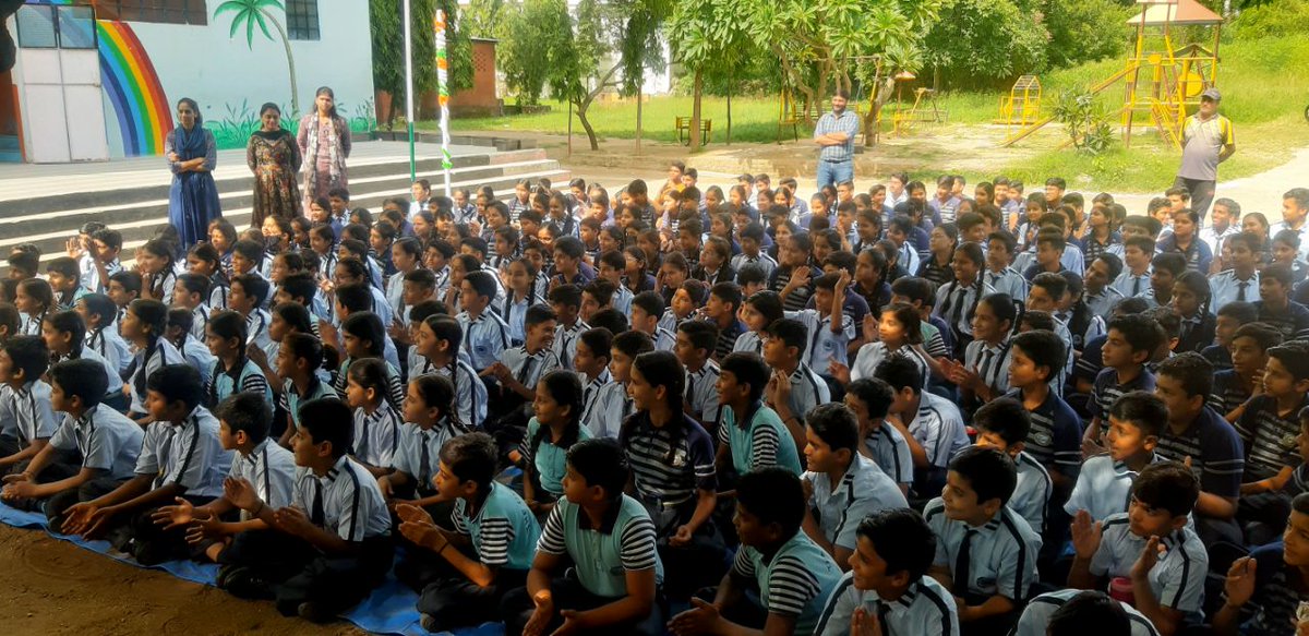 AshramUDP's tweet photo. 18 अगस्त, शुक्रवार को योग व उच्च संस्कार सिंचन कार्यक्रम The Universal Sr. Sec School में साध्वी सुशीला दीदी द्वारा संपन्न हुआ ।
बच्चों को योग, प्राणायाम व स्मृति शक्ति वर्धक प्रयोग बतायें गये, बच्चों ने दीदी से अपनी जिज्ञासा अनुसार प्रश्न भी पूछे ।
#AshramDarpan
Some glimpses 👇 https://t.co/7AICVk0UGV