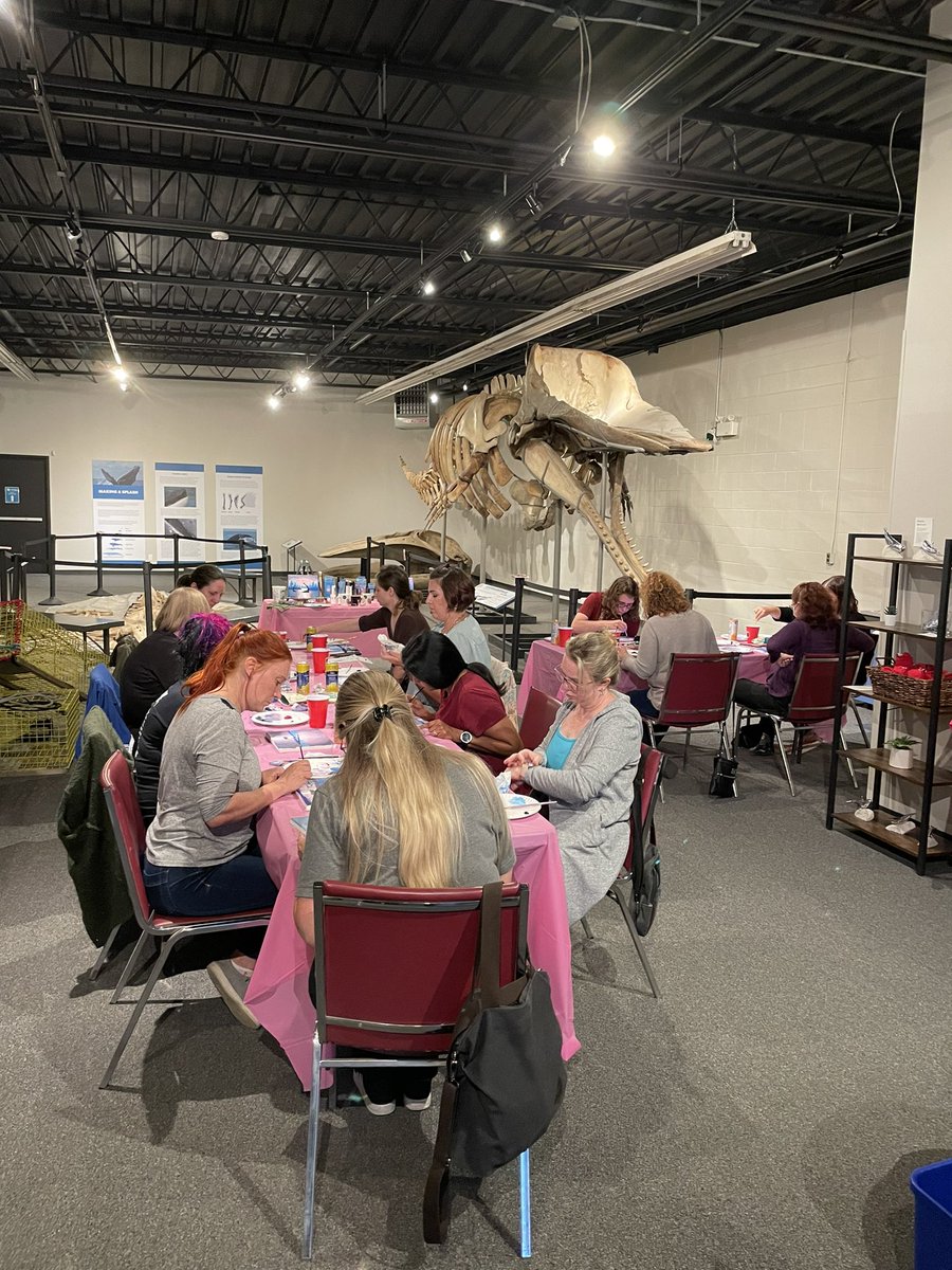 Lotta sauropod lovers at the museum tonight! 🦕🎨✨🌿 #paintnight #museum #dinosaur #naturalhistory