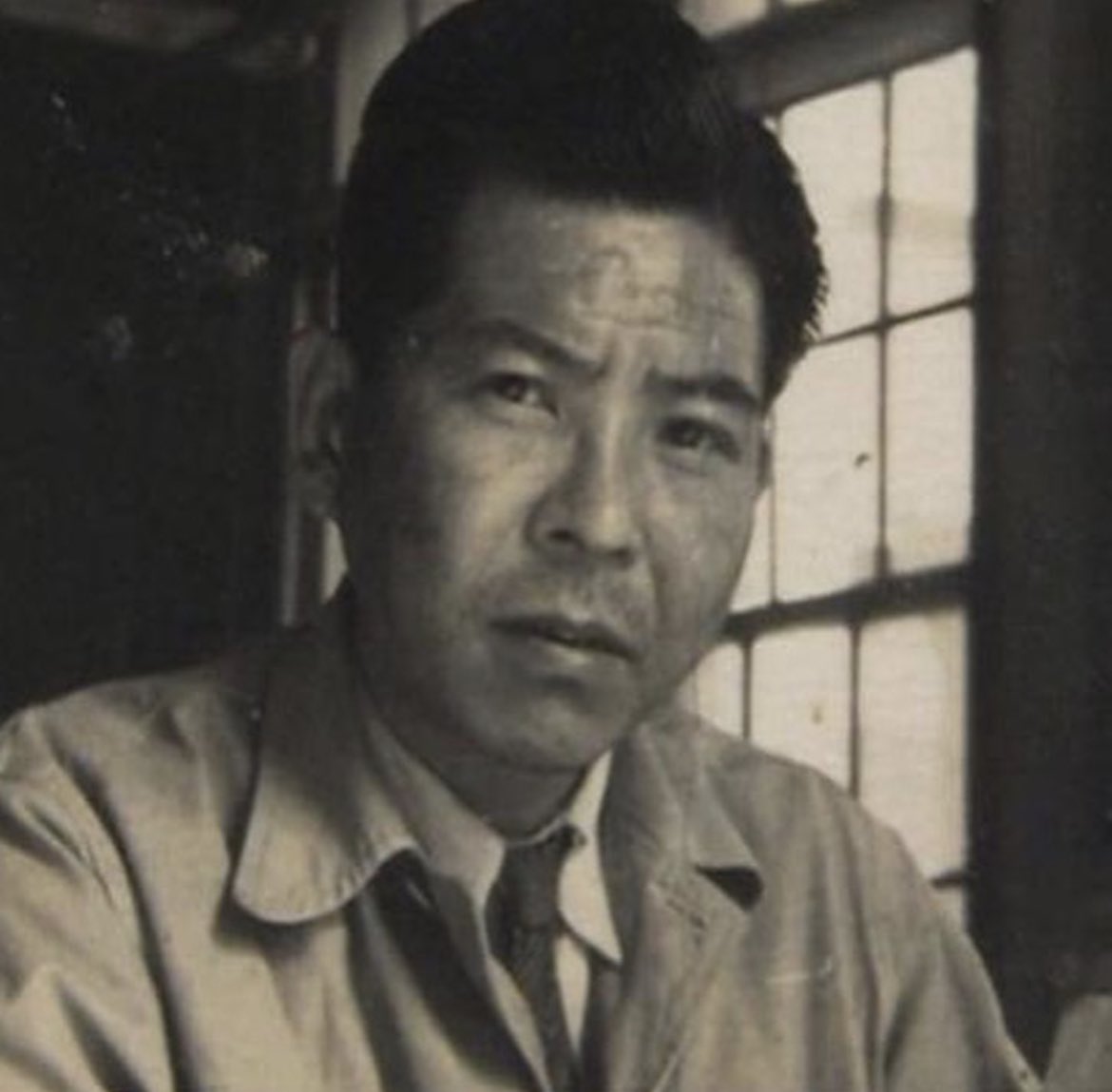 historyinmemes's tweet image. This is Tsutomu Yamaguchi, the man who survived the dropping of two atomic bombs. Tsutomu was a 29-year-old engineer at Mitsubishi who was working as a draftsman, designing oil tankers.

August 6, 1945, was supposed to be his last day in Hiroshima before going back home to his…