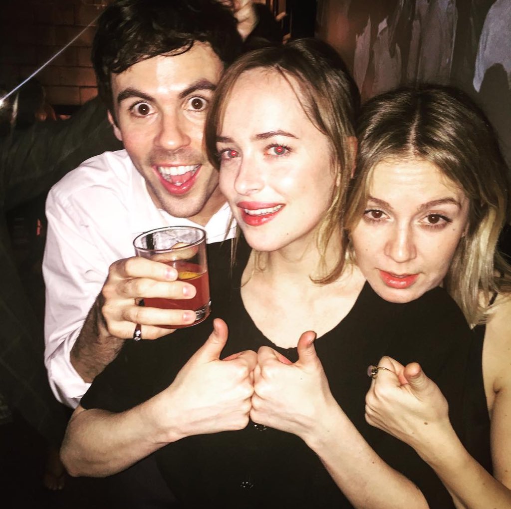 DailyDJPics's tweet photo. 🍹🍾🍹🍾🍹 #DakotaJohnson https://t.co/5VjtbeBmUU