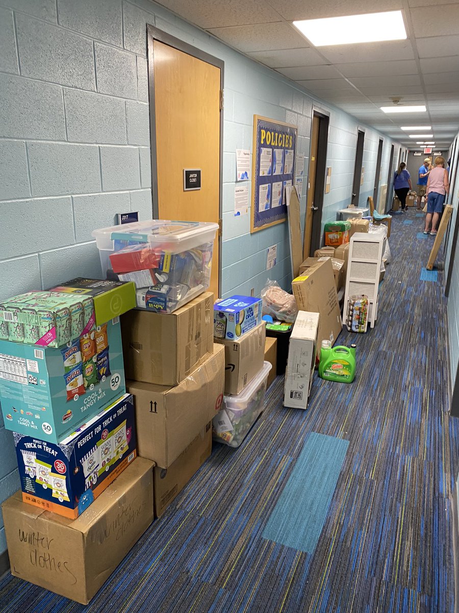 CoachMcGreal's tweet photo. Another successful Move in Day on the Altoona campus! Huge shot out to the over 140 athletes, coaches and staff members of the @PSAltoonaLions Athletic Department for all their hard work! #WeAre #moveincrew https://t.co/migdSPUf1y
