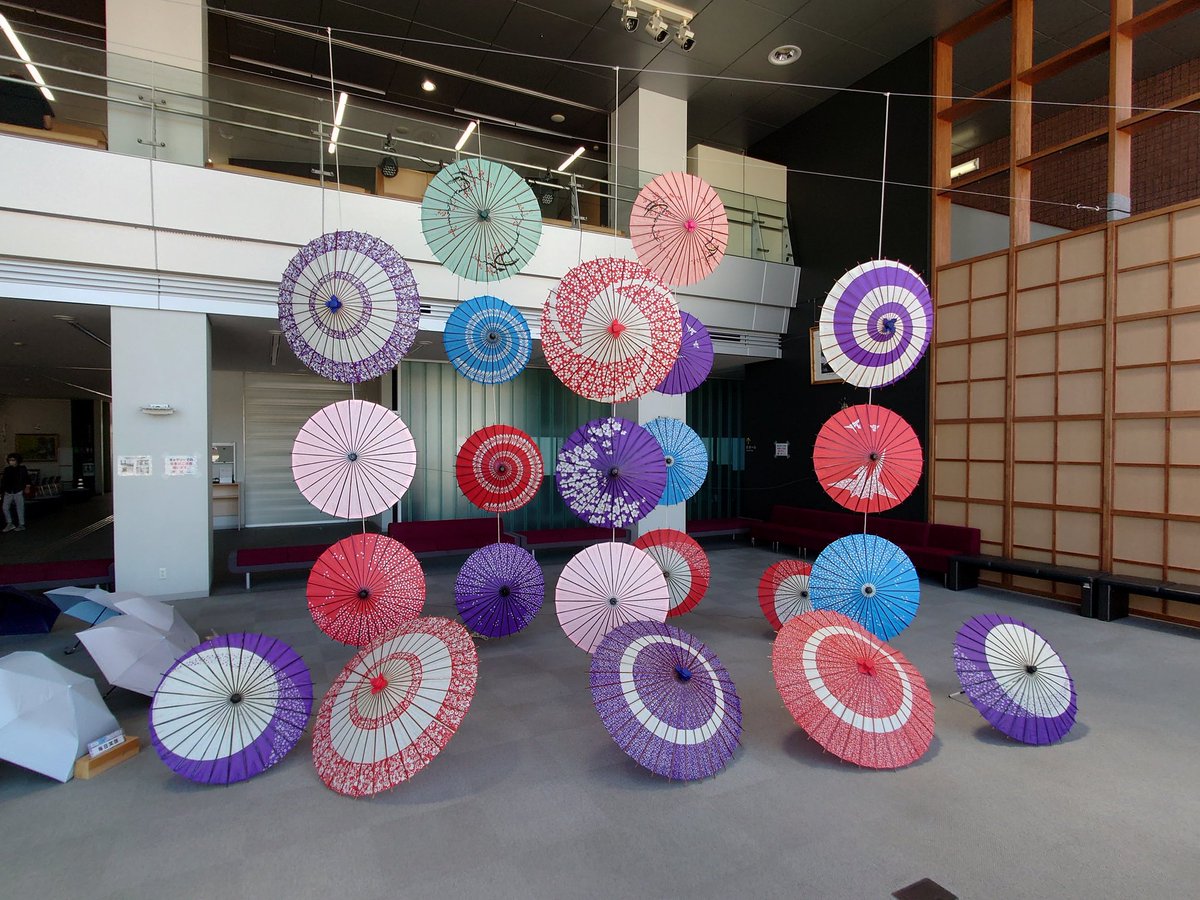 Hayate_SF_fan's tweet image. お盆休みということで、8/11に日立多賀で行われている「#SUNSKY HITACHITAGA」に行って来ました。

青空と傘がマッチしていて、とても綺麗でした。室内ギャラリー内では風鈴の音が響いていて心地良かったです。