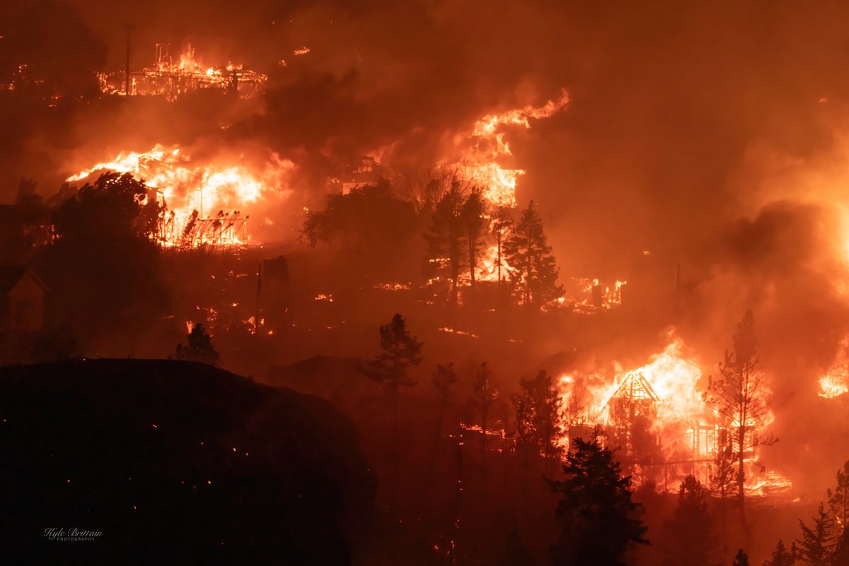 BadWeatherKyle's tweet photo. Scary scenes from West Kelowna on Thursday #BCWildfires https://t.co/XXpUqHbPP2