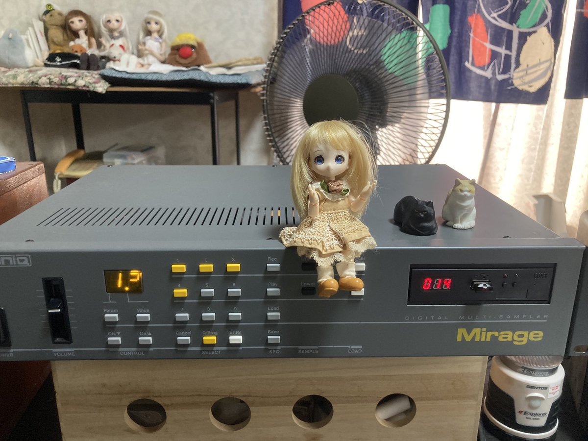kuronekoCirno's tweet photo. 🥱
ミラージュを
赤井さんで
トリガーして遊んだよん
扇風機は
お約束
#エンソニック
#ensoniq
#ensoniqmirage
#dms1
#ensoniqmirage
#8bit
#mpc2000xl
#あまむす https://t.co/KKL5q9SPfA