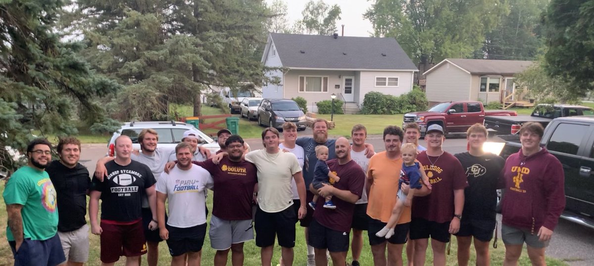 CoachEndsley77's tweet image. Treated the big guys to an ice cream bar tonight! They’ve been putting in work this camp. 13 days until game day! #TrenchMafia #EarnIt