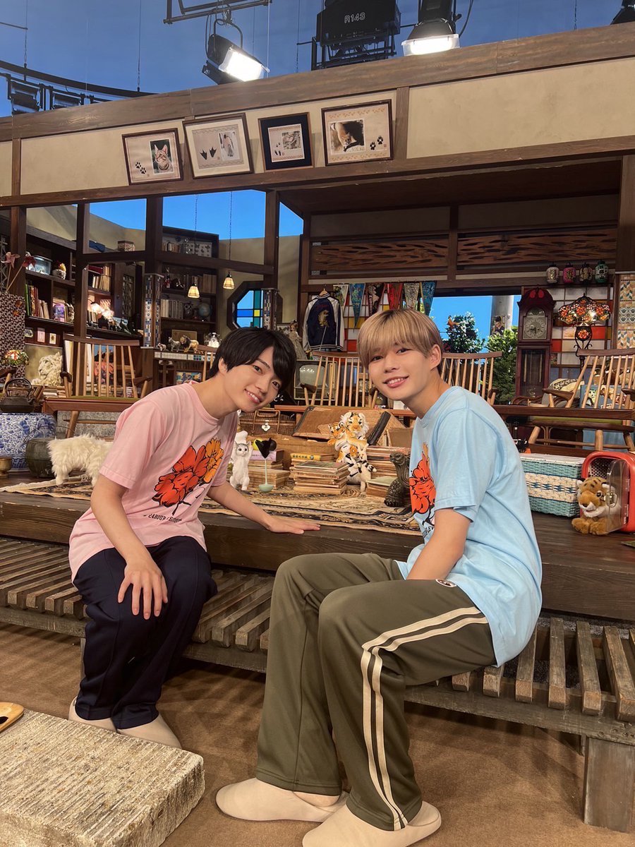 24hourTV's tweet photo. 【番組情報📣】
8/18 (金) 今日の放送予定です📺✨

🕥10時30分：#ゼロイチ☝️

🕖19時：#嗚呼みんなの動物園🐈

🕖19時56分：#世界一受けたい授業✏️
➡︎#24時間テレビ SPドラマ
    原作となった"チョーク工場" の授業も

🕘21時：#SHOWチャンネル 生放送🎤

#つながる24時間テレビ
#なにわ24  #なにわ男子