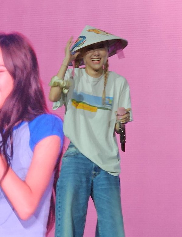 rosie (@roseannepics) on Twitter photo 