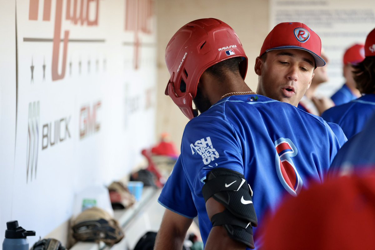 M7/ Nine. Outs. Away. 

Sanchez heads back out for the bottom of the seventh. 

🎸: 4
⚒️: 0