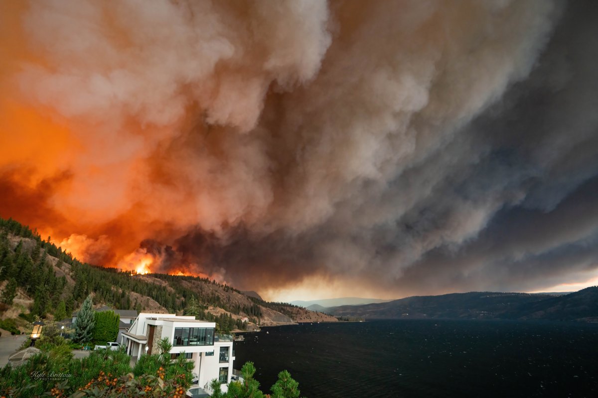 BadWeatherKyle's tweet photo. Scary scenes from West Kelowna on Thursday #BCWildfires https://t.co/XXpUqHbPP2