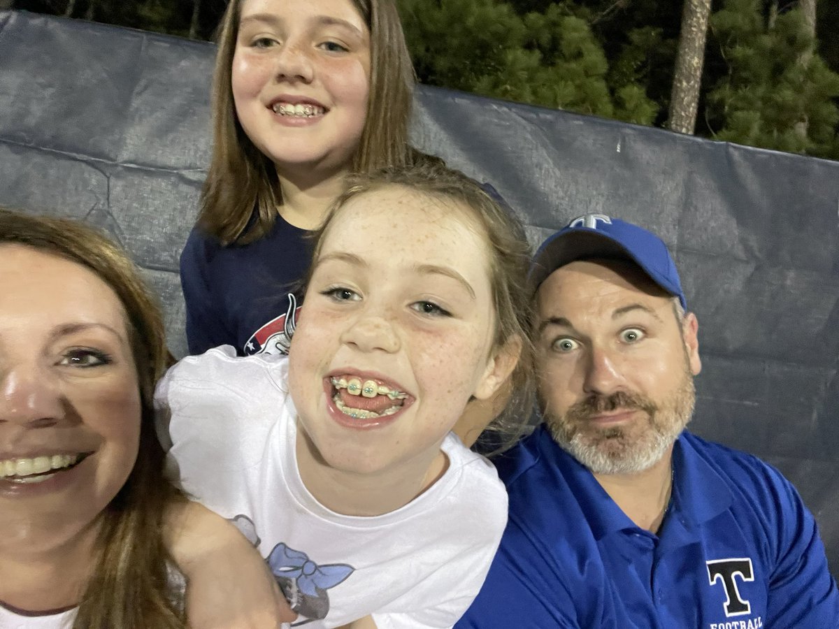 Molly_Capps's tweet image. Friday night football. Oh, how we have missed you! #FridayNightLights #TheCappsFamily