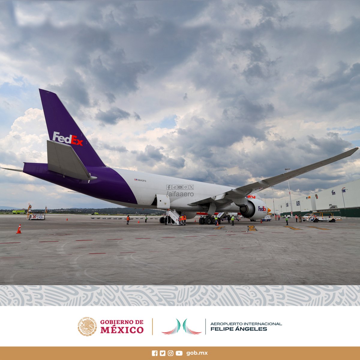 aifaaero's tweet photo. Damos la bienvenida a la aeronave tipo B777F de la aerolínea FedEx, en su primer vuelo al Aeropuerto Internacional Felipe Ángeles, agradecemos la confianza para realizar operaciones aéreas desde este Aeropuerto. https://t.co/9rJAkydoGM