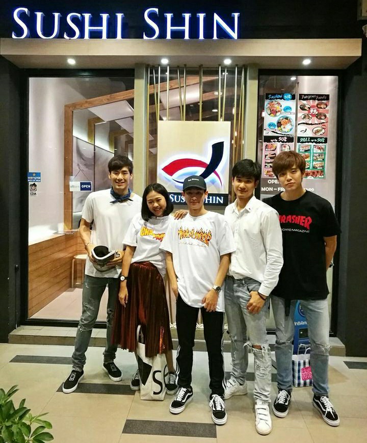 tawan_memories's tweet photo. 🗓️ 2016.08 — #Tawan_V #GunAtthaphan #Nengnn #cmcamel #kwangatiporn https://t.co/iaE71lNgPH