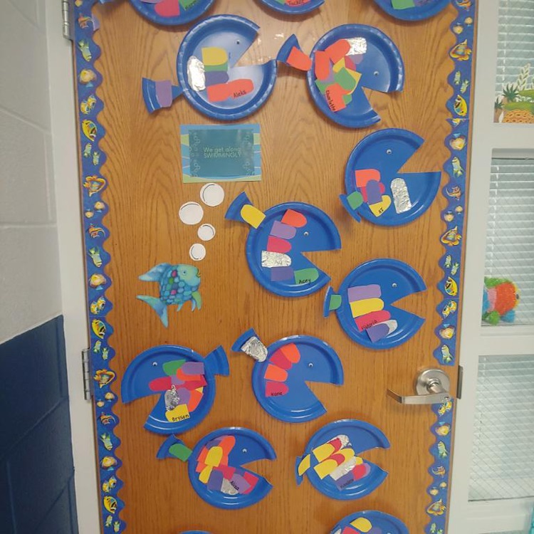 USD288's tweet photo. Mrs. Coffman's class read the Rainbow Fish today! It taught us how to share and be kind. We made our own Rainbow Fish and used goldfish to do addition problems! #CHstrong https://t.co/8YcPp5ctIQ