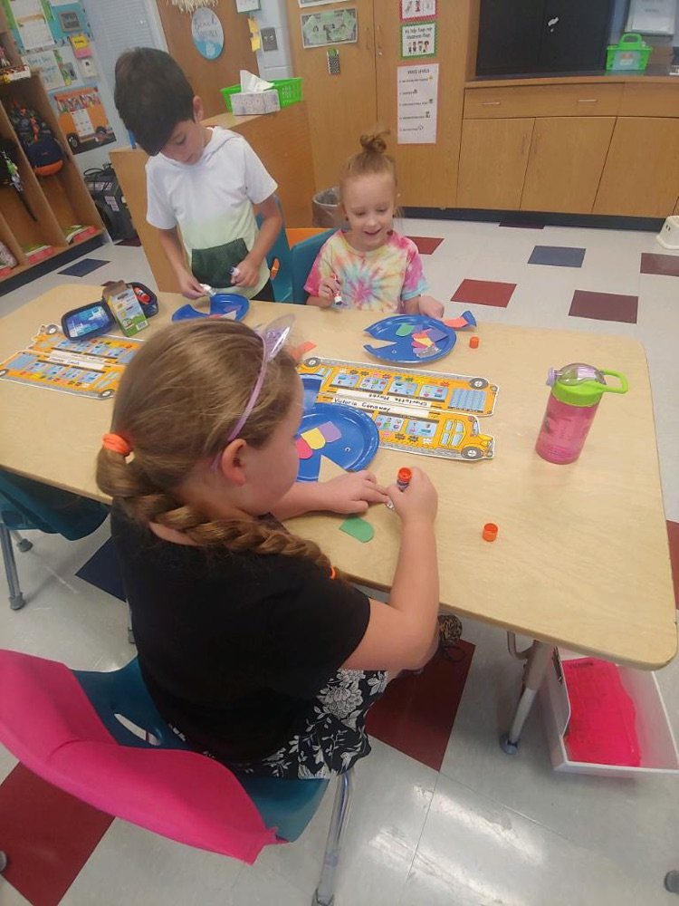 USD288's tweet photo. Mrs. Coffman's class read the Rainbow Fish today! It taught us how to share and be kind. We made our own Rainbow Fish and used goldfish to do addition problems! #CHstrong https://t.co/8YcPp5ctIQ