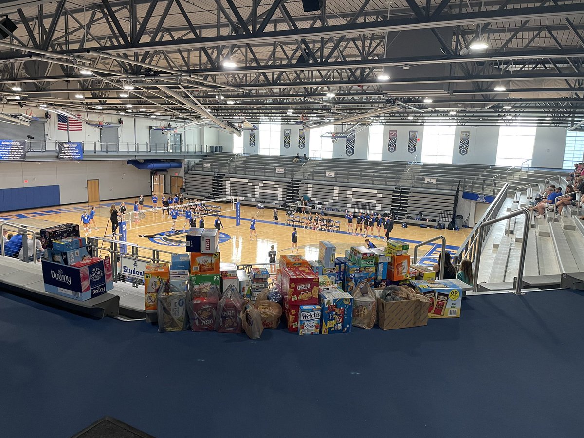 CapCityCavsVB's tweet photo. Blue and Silver Scrimmage was a total success tonight! Thank you to everyone who came out and donated snacks for the season! Your Lady Cavs are ready to make you proud! #Persevere #GoCavsGo #BleedBlue #CC4L https://t.co/5taNJnwQEb