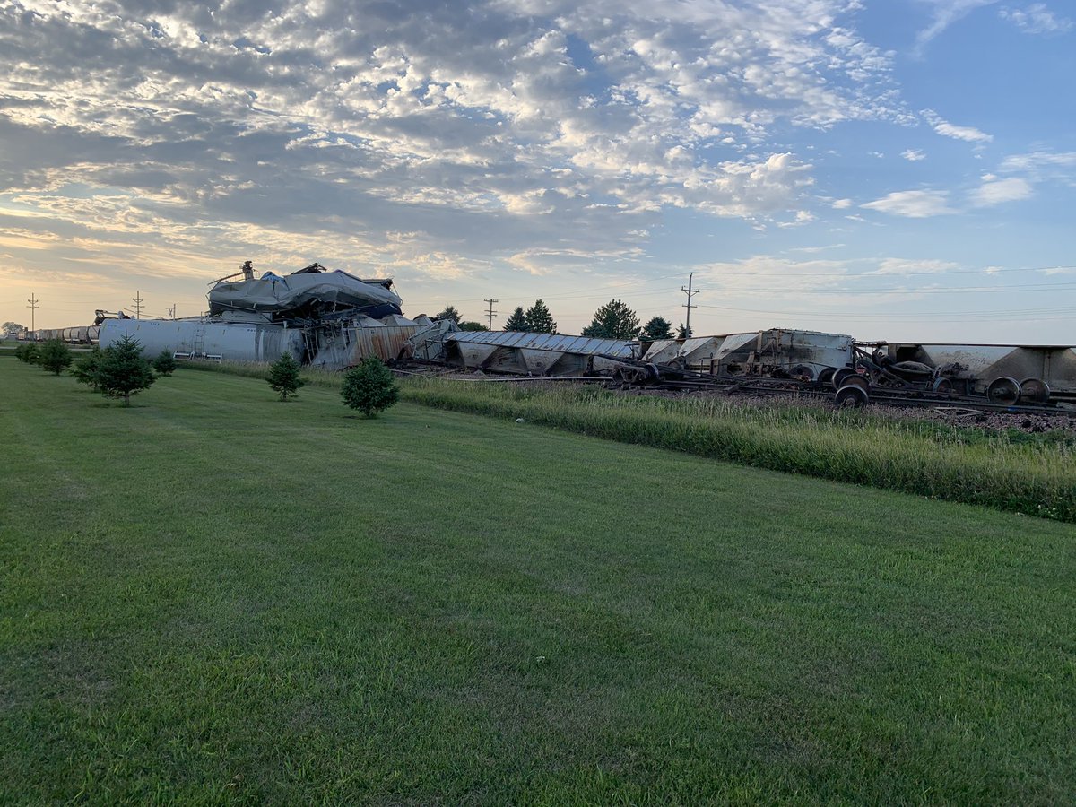 MarkBerkner's tweet photo. Train derailment in Elkton,SD https://t.co/LFvDh46RzU