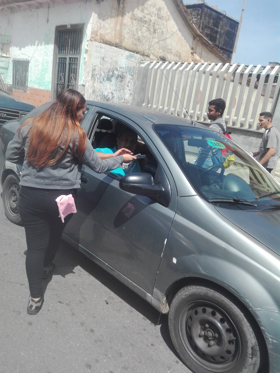 Hoy, desde la Sede de AD en Resistencia, la Secretaría Juvenil Seccional y Municipal y demás miembros del C.E.S llevaron a cabo un volanteo, llevando el mensaje de ProsperidAD para todos. <a href="/edgargarcia7/">Edgar Garcia Peña</a> <a href="/jejumarti/">Jesus J Martínez</a> <a href="/prospericarlos/">Carlos M. Prosperi</a> <a href="/PieroMaroun/">Piero Maroun</a> <a href="/VictorVargasLV/">Víctor Vargas</a>