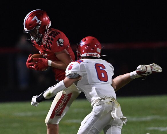 It’s time to take a knee for @LEBravesFB as they finalize a 39-23 win over Zane Trace. <a href="/litter_media/">Litter Media</a> <a href="/94CountryWKKJ/">94 Country WKKJ</a> #OHSAA
