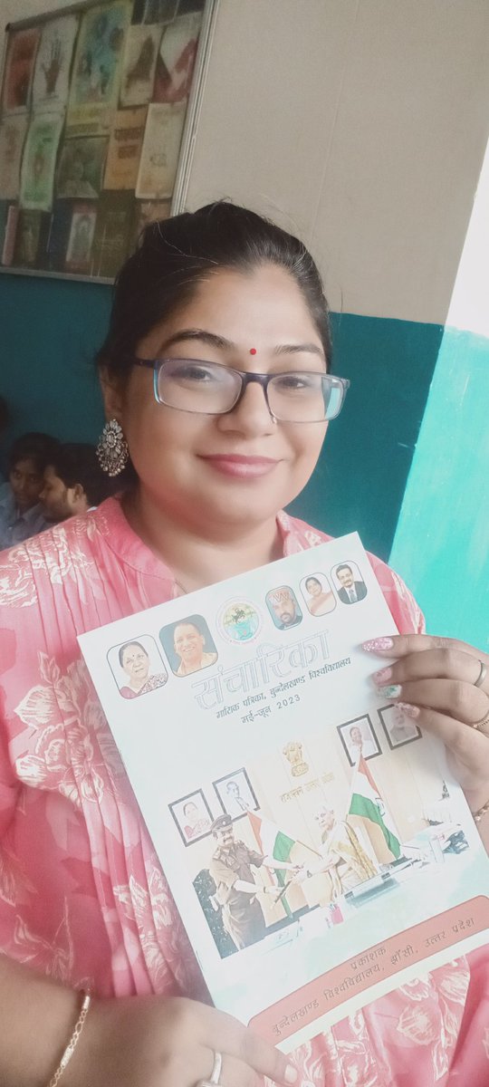DrShwetaPandey3's tweet photo. @BUJHSOFFICIAL "संचारिका" की सार्थकता ।  उत्तर प्रदेश सरकार की माननीय मंत्री उच्च शिक्षा राज्य मंत्री @RajniTiwari_ रजनी तिवारी जी के कर कमलों द्वारा @Profmukeshpndy जी के मार्गदर्शन में मई - जून 2023 के अंक का विमोचन हुआ। @DrumeshkumarBU @DrShwetaPandey3 @EduMinOfIndia 
Thanks https://t.co/yqrmaKh0Y8
